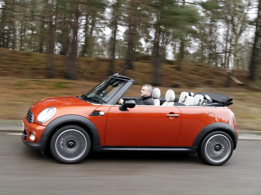  Mini Cooper D Cabrio 2010 года  (UK) (фото 3 из 4)